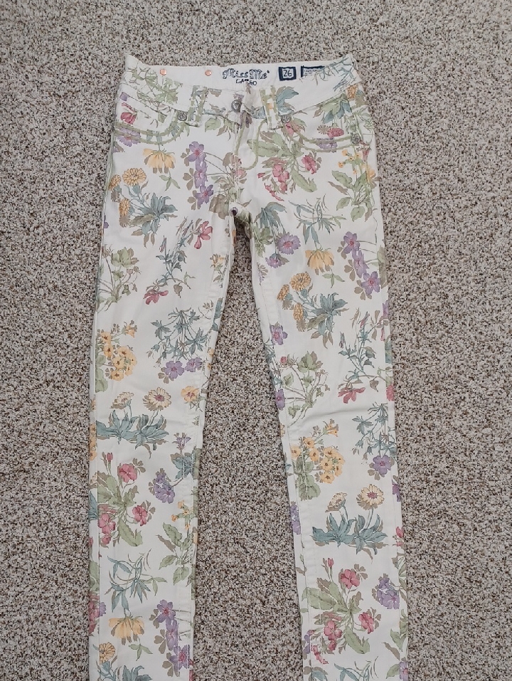 Miss Me Floral Print Skinny Jeans - Cream Background Size 26